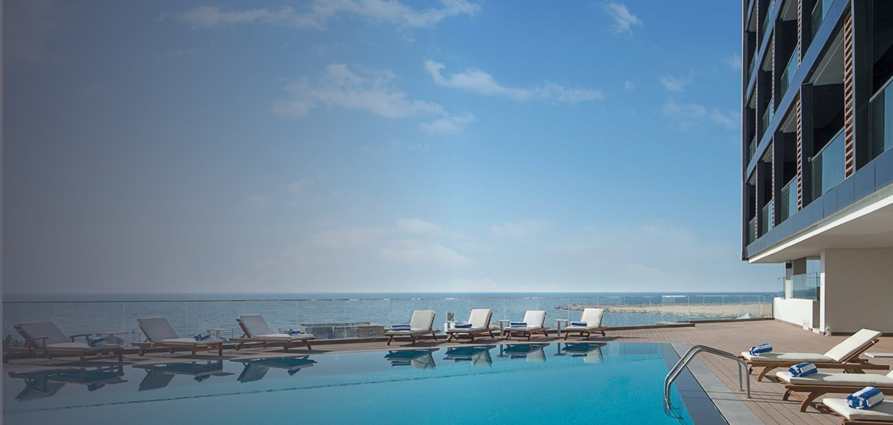 <div>WYNDHAM GARDEN AJMAN CORNICHE 4*</div>
